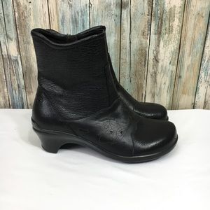 Aravon Maeve Leather Perforated Ankle Boots